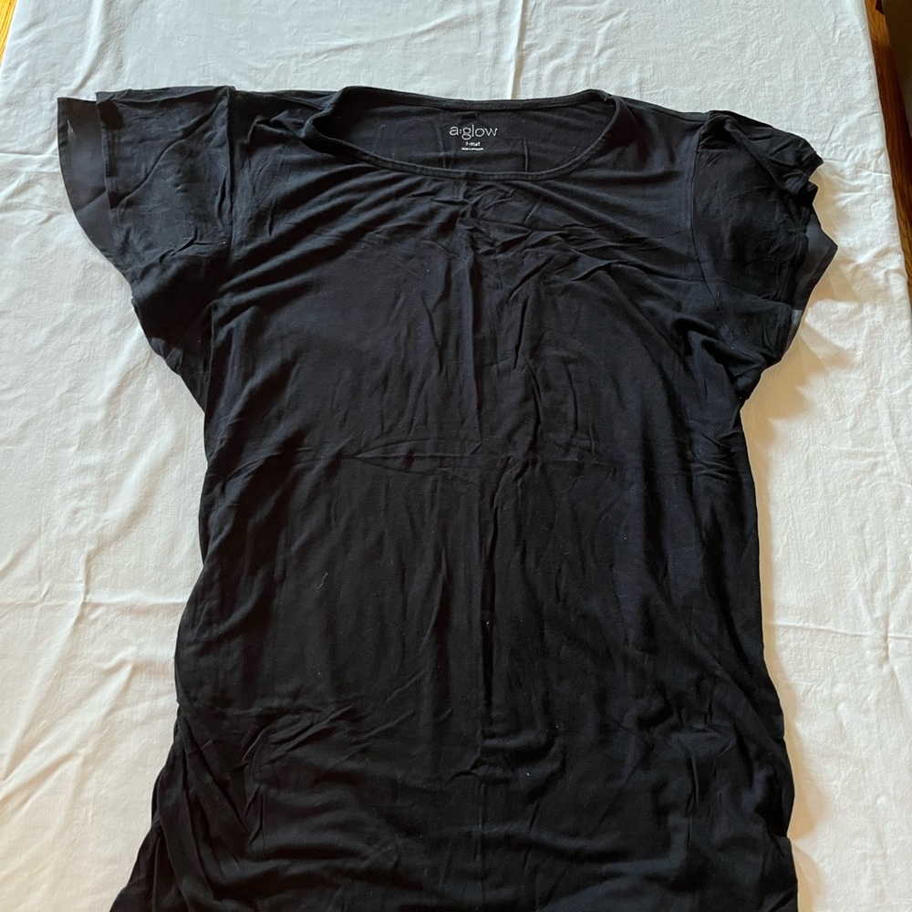 Flowy sleeve black maternity tee